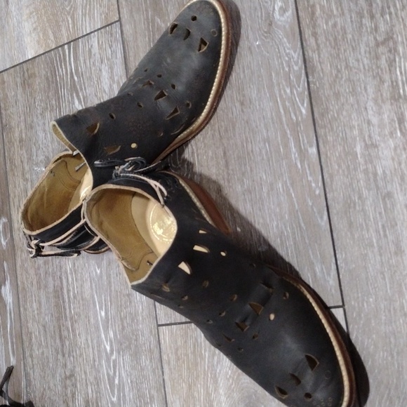 CWY by Coolway die cut dark grey leather booties. Size 7 - Picture 11 of 14